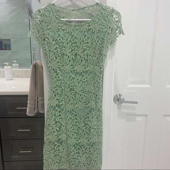 Lulus lace Green Party dress - Picture 2 of 7